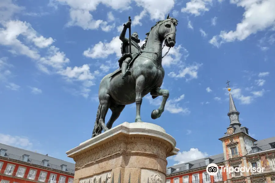 Felipe III Statue