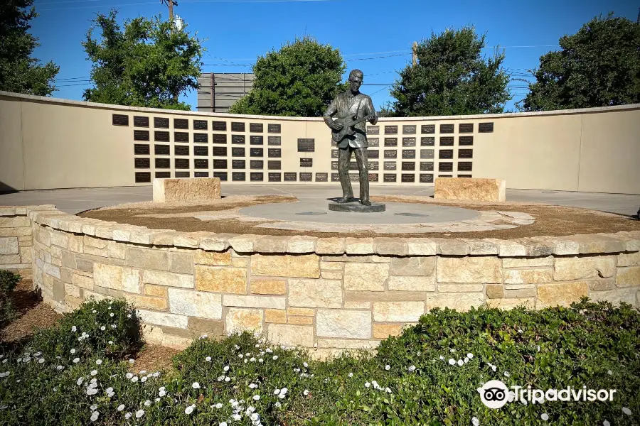 Buddy Holly Statue