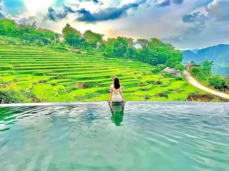 Hotels in Ba Thuoc District