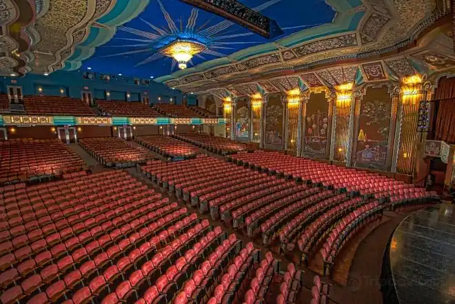Hotel dekat Paramount Theatre