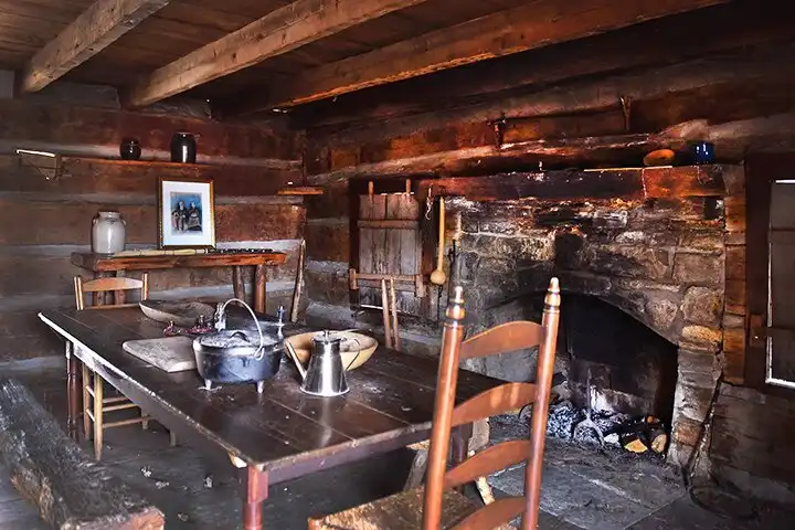 Hotels near Hickory Ridge History Museum