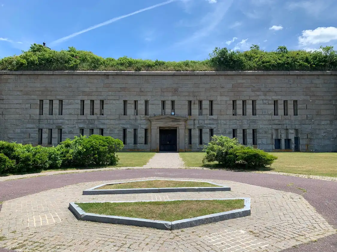 Các khách sạn gần Fort Taber Park
