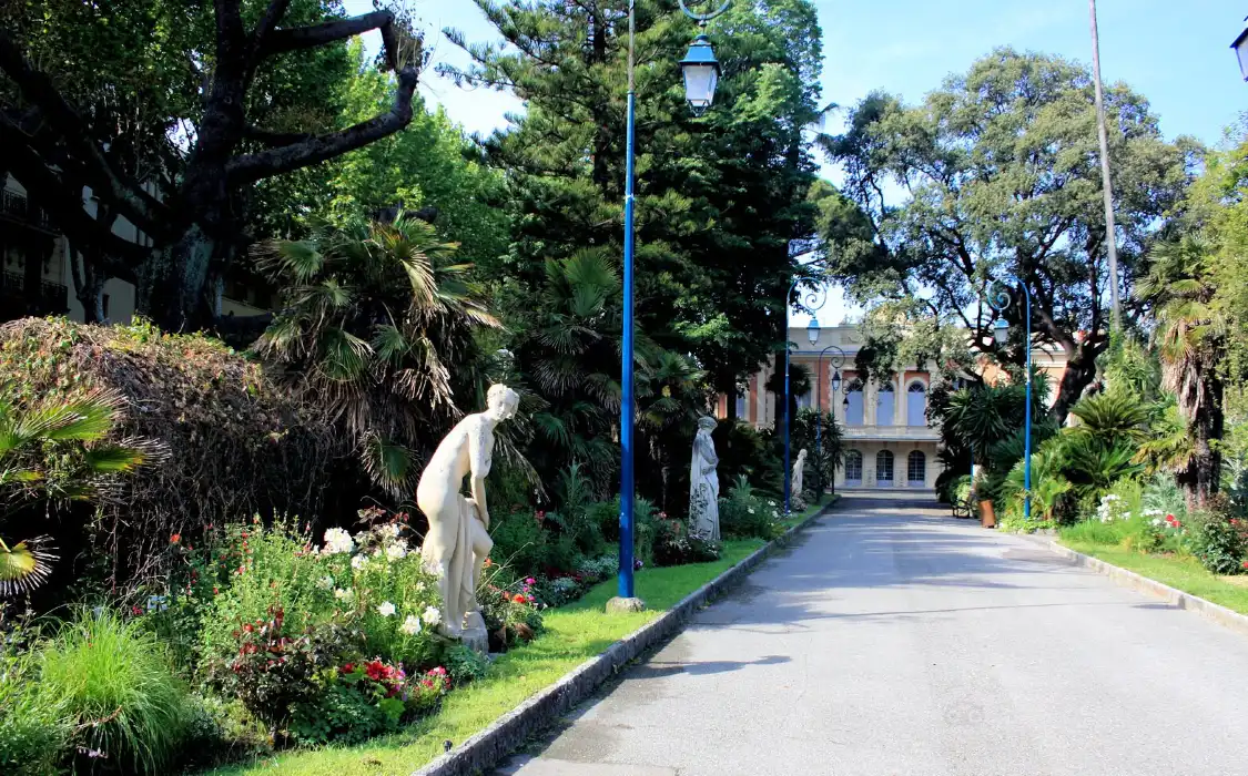 Hotels near Fine Arts Museum / Carnolès Palace