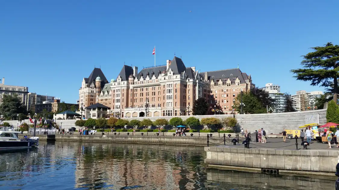 Hotels near Victoria Pier