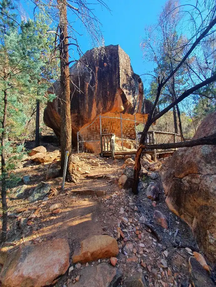 Hotels near Arkaroo Rock Trail