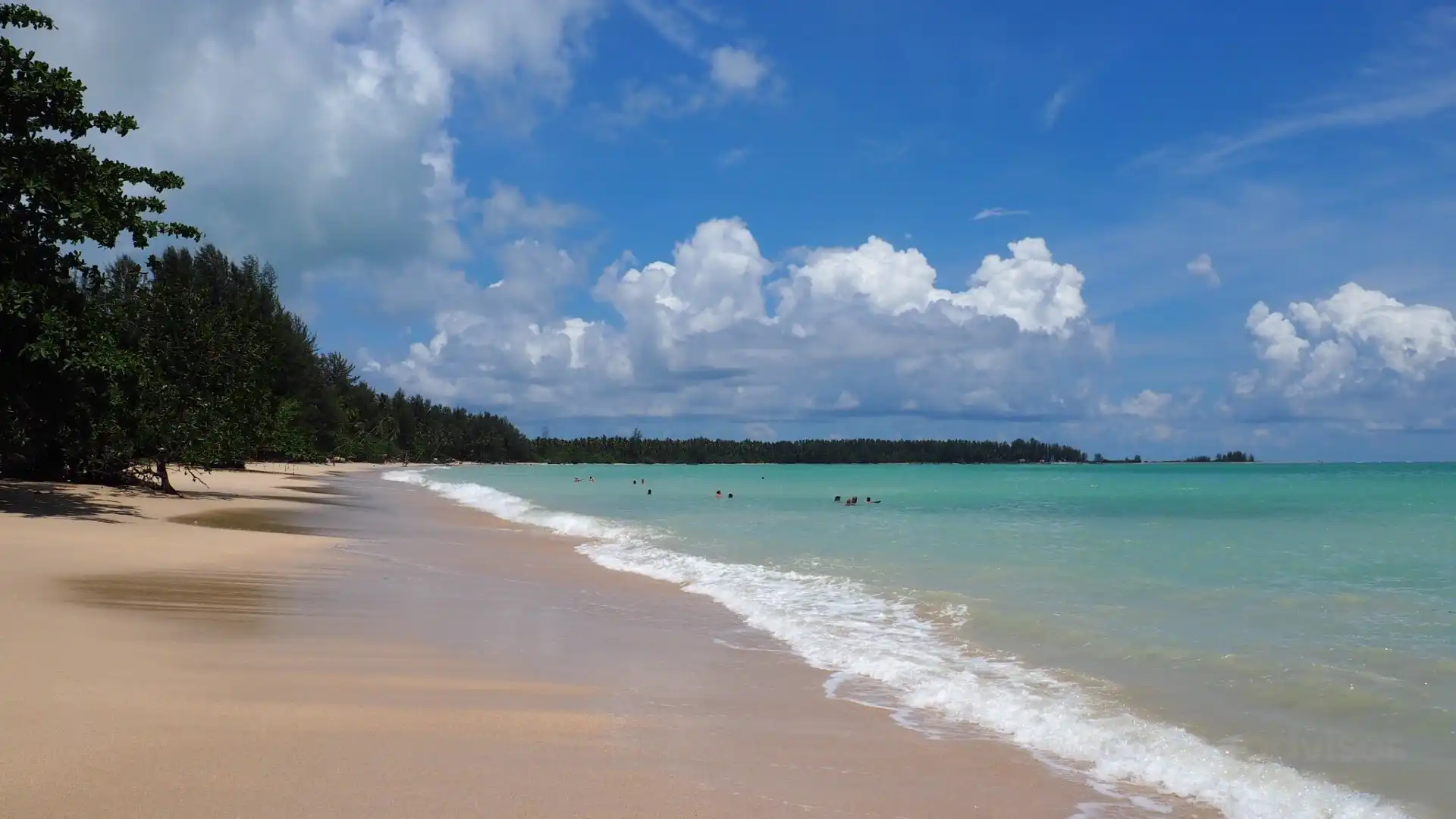 Hotels near Coconut beach