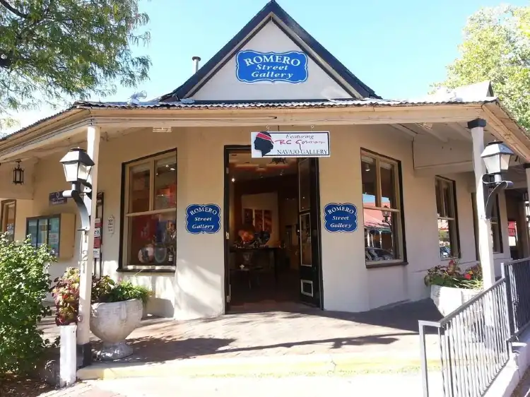 Hotels near Romero Street Gallery