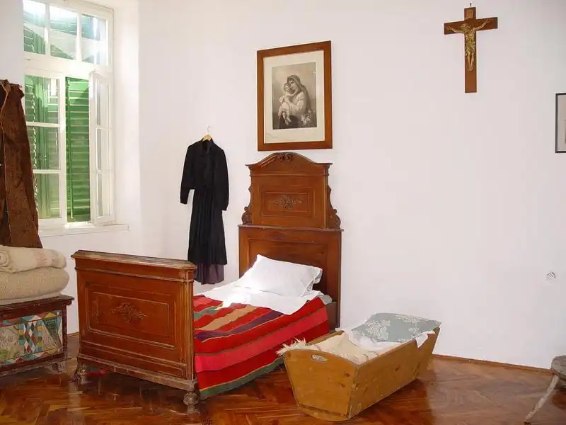 Hotels near Town Museum