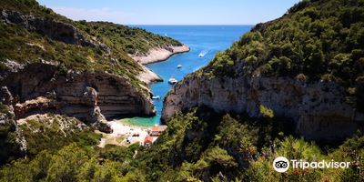 Stiniva Cove