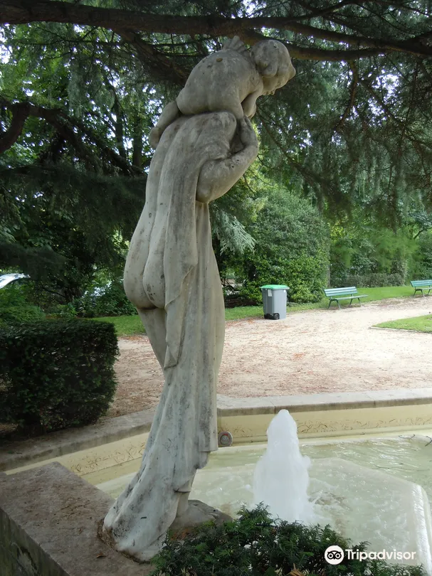 3_Fontaine du square Tolstoi