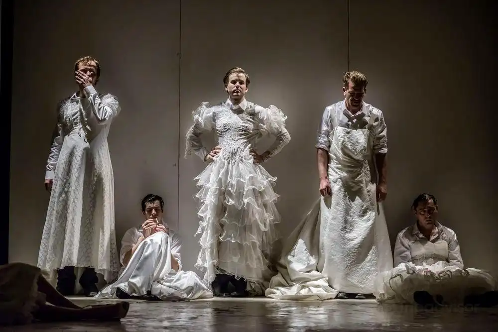 Отели рядом с достопримечательностью «Na Zabradli Theater»