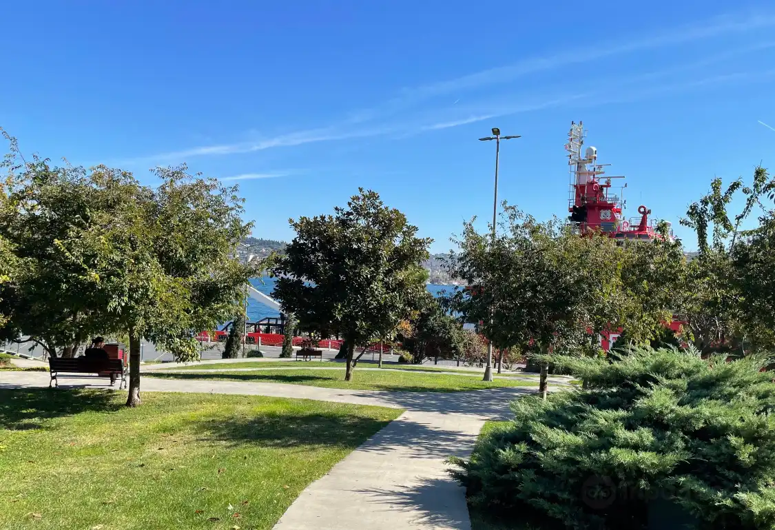 Hotels near Bebek Park