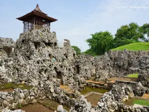 Taman Sari Gua Sunyaragi