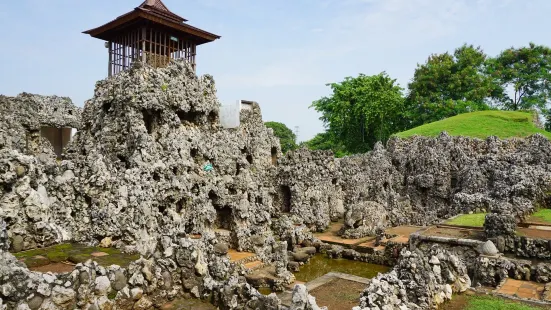 Taman Sari Gua Sunyaragi