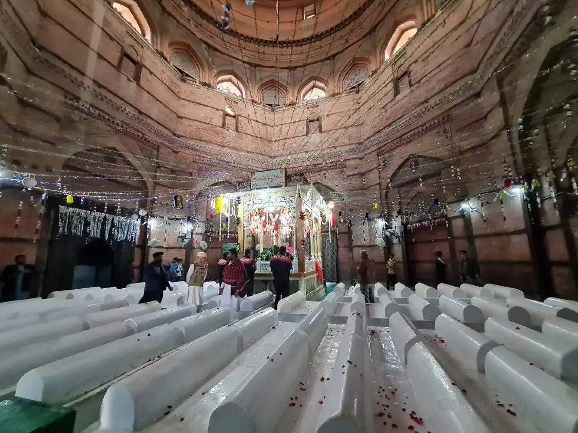 Hotels near Tomb of Hazrat Shah Rukn-e-Alam