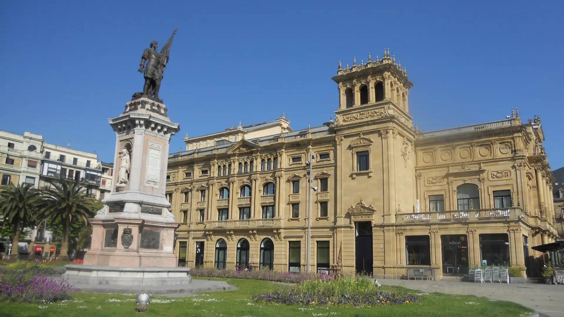 Hotels near Victoria Eugenia Theater