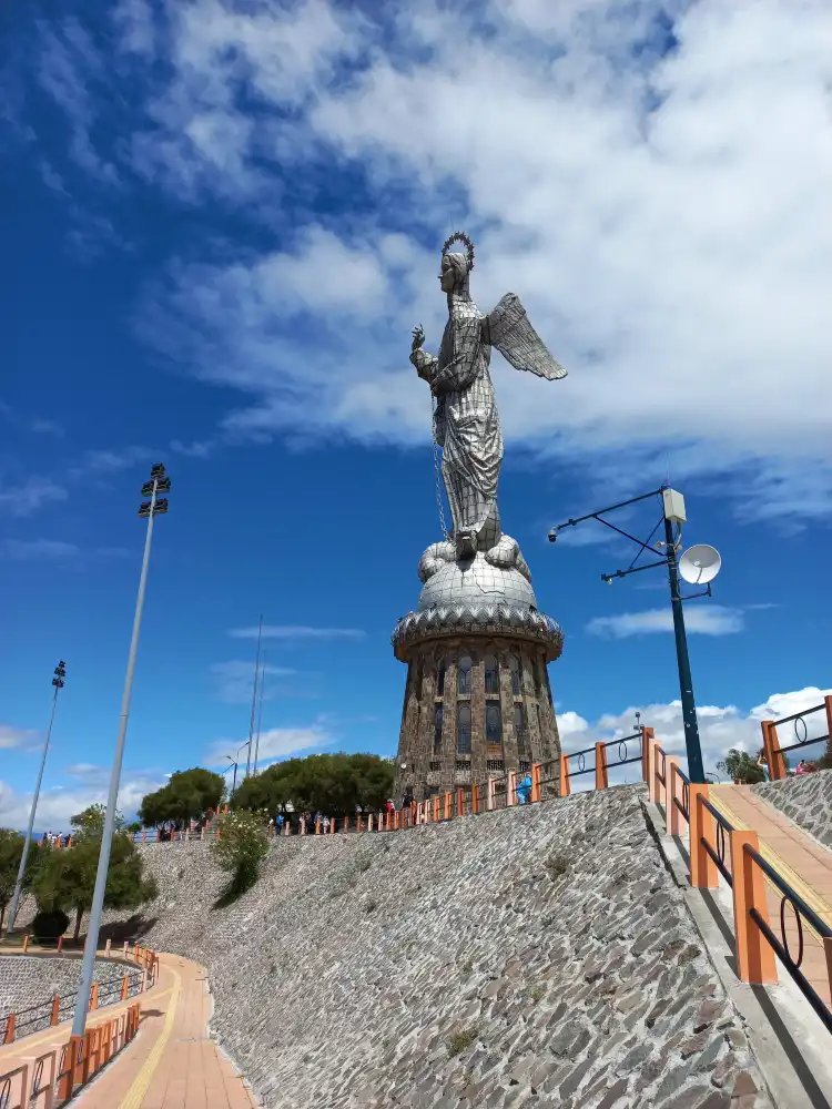Hotels near El Panecillo