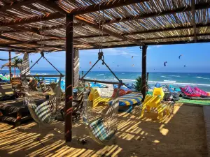 Kahuna Surfhouse Kitesurfing School