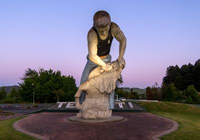 Statue of shearer