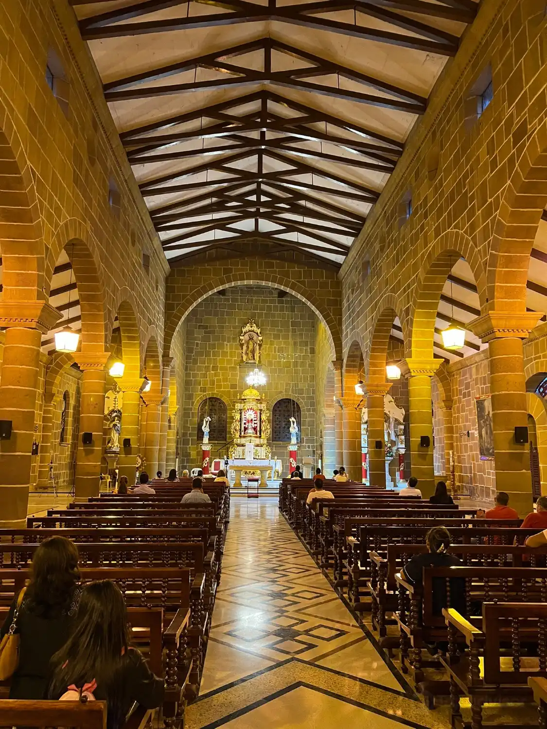 Parroquia Catedral de Santa Cruz附近的飯店