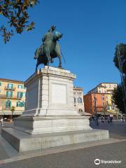 Statua a Vittorio Emanuele II