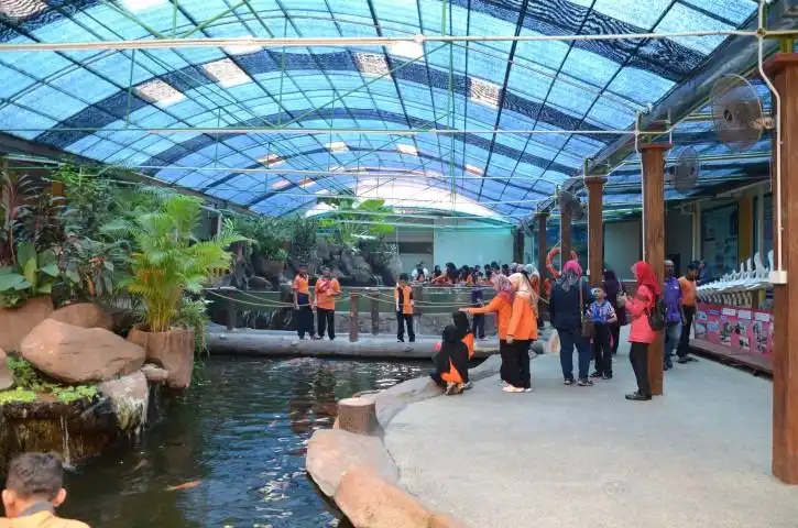 Hotels near Aquarium of Fisheries Research Institute