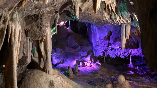 Stump Cross Caverns