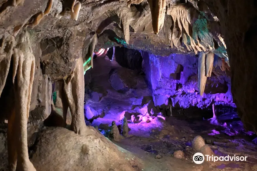 Stump Cross Caverns