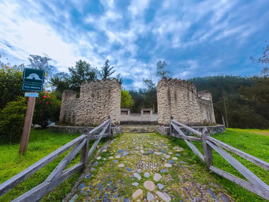 Hotels near Cascada de Peguche