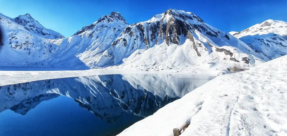 Hotels near Lago di Morasco