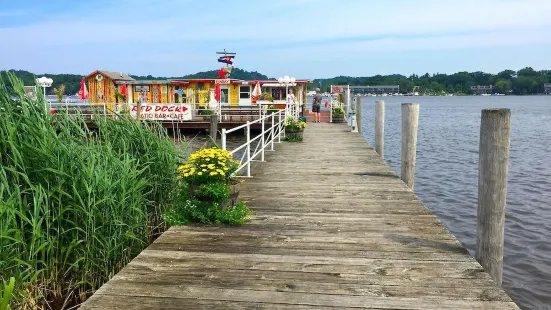 Sailing Saugatuck