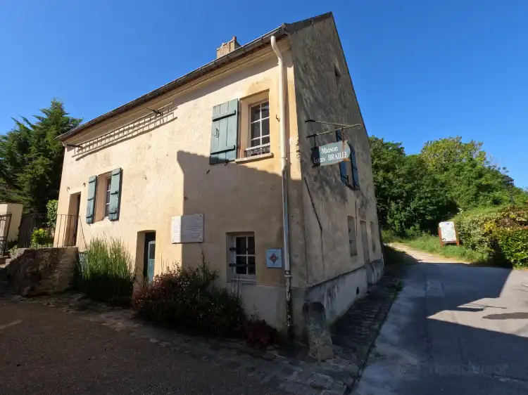 Hôtels à proximité de : Paroisse des Portes de la Brie