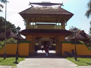 ISTANA ALWATZIKHOEBILLAH SAMBAS