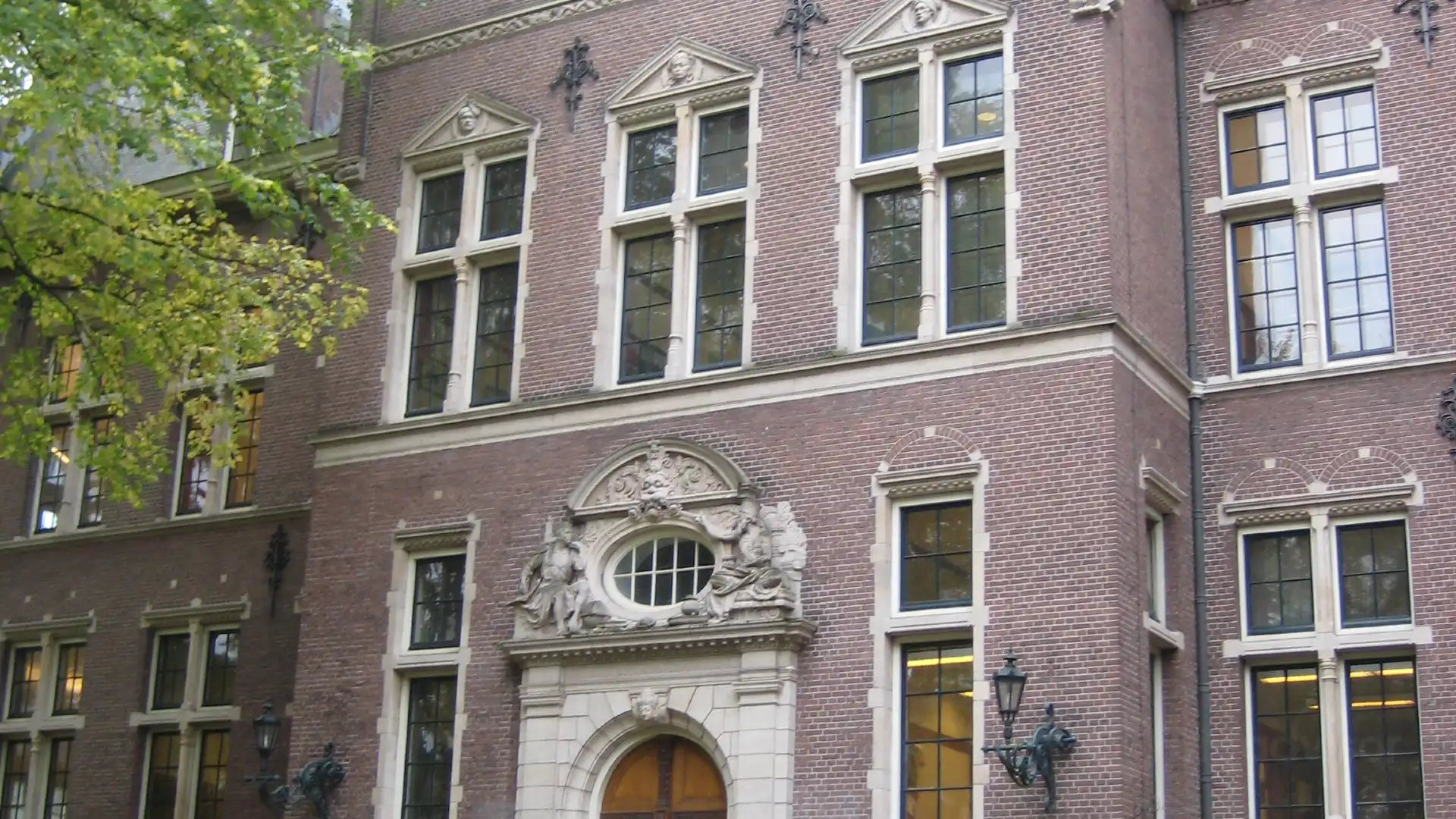 Hotels near Royal Tropical Institute