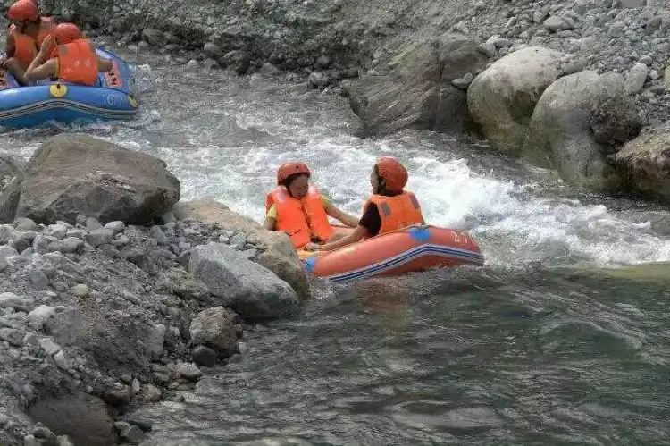 Hotels near HongKou-LongXi GuoJiaJi ZiRan BaoHuQu ZhenXi DongZhiWu ZhanShiTing