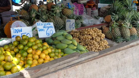 타퐁 과일 시장 Taphong Fruit Market