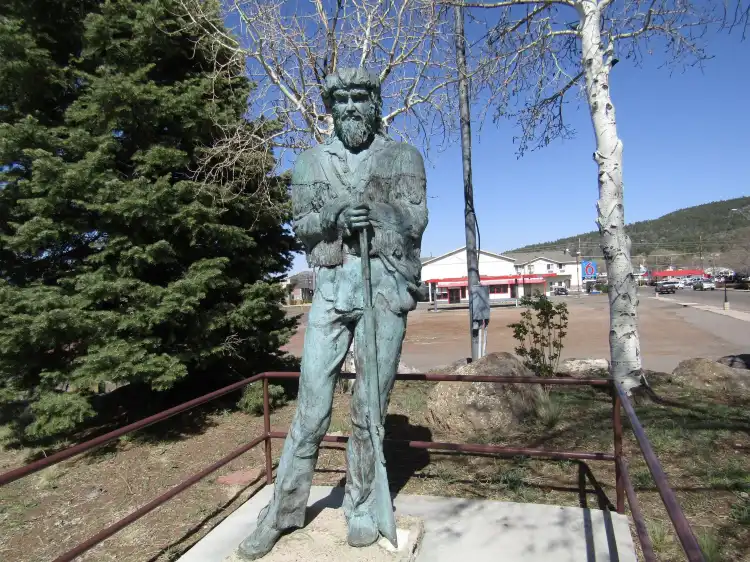 Hotels near Bill Williams Monument Park