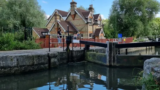 Lee Valley Boat Centre Ltd