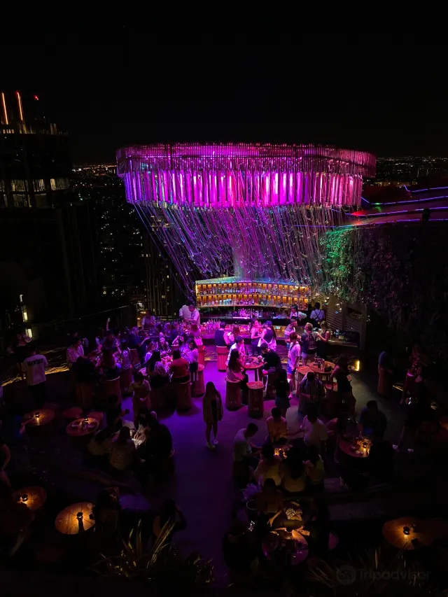 曼谷景點 #7 水母酒吧 Tichuca Rooftop Bar