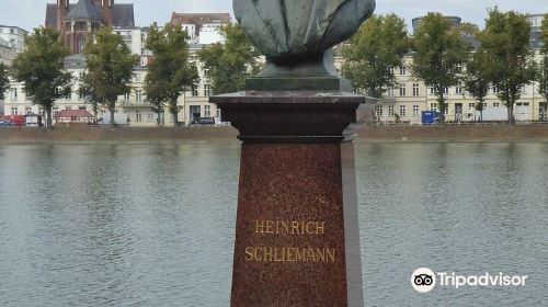 Heinrich Schliemann Denkmal