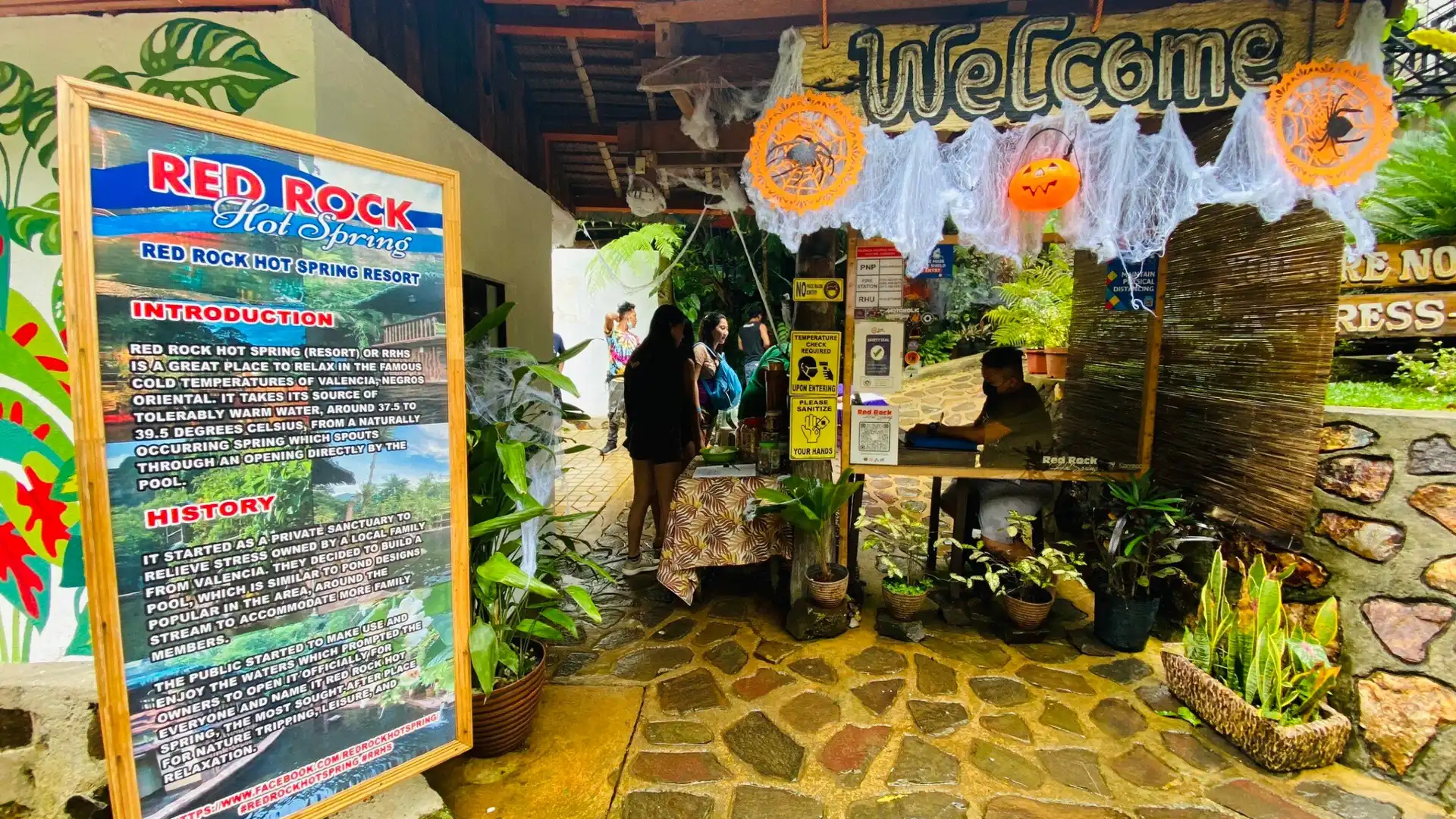 Hotels near Red Rock Hot Spring