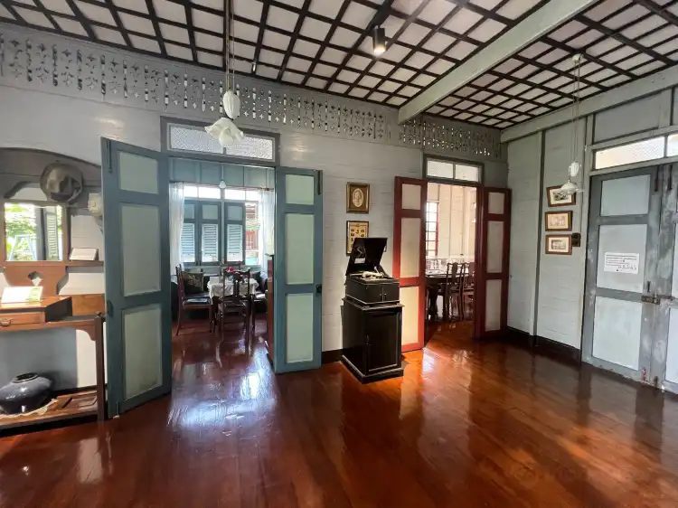 Hotels near Bangkokian Museum