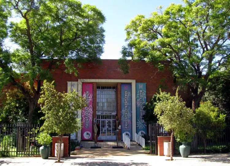 Các khách sạn gần William Humphreys Art Gallery.