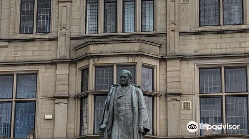 Statue of Sir Mathew Wilson