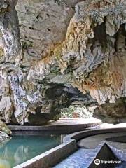ルーシーサワン洞窟