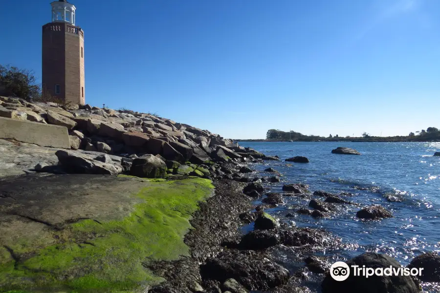 Avery Point Lighthouse