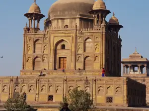 Khusro Bagh, Prayagraj