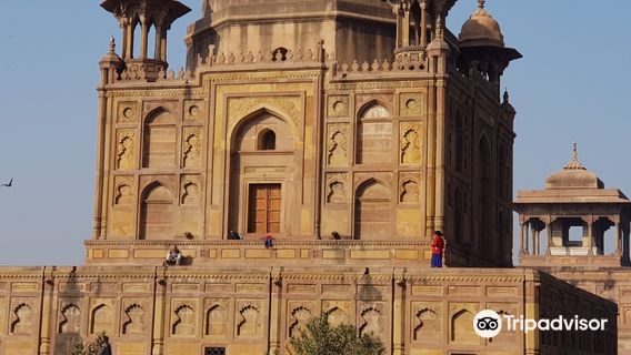Khusro Bagh, Prayagraj