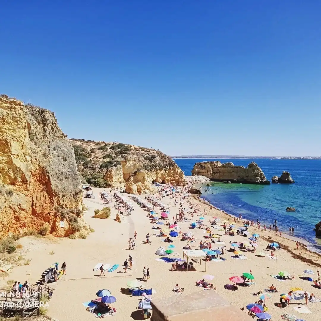 Hotels near Praia de Dona Ana