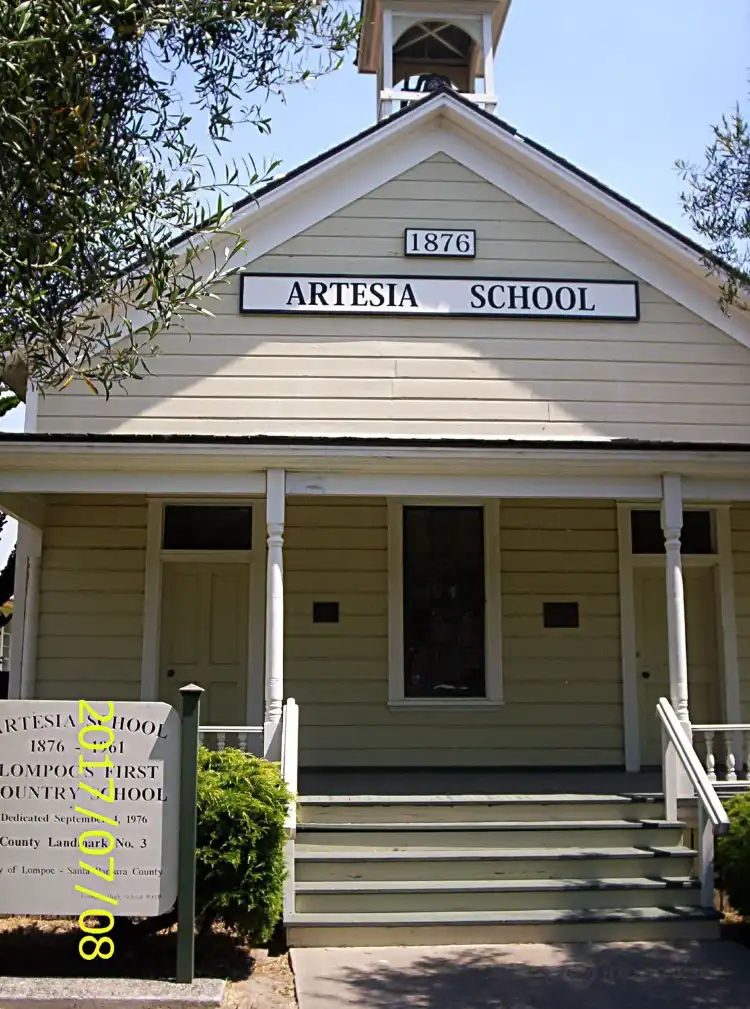 Hotel dekat Artesia School Museum